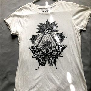 Butterfly skull design white tee